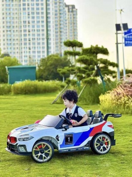Bolalar elektromobili BMW 12V 2-o'rinli
