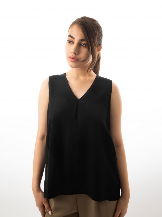 Qora M yengsiz bluzka  SS23WES177