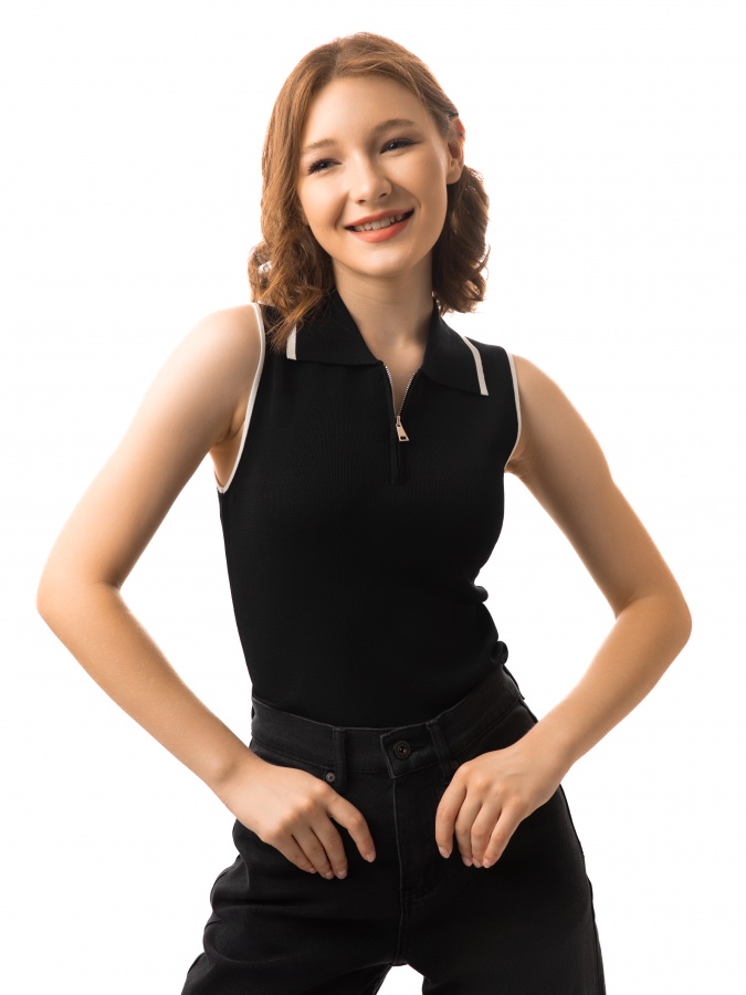 Ayollar uchun yengsiz Polo qora ope size  SS23WES378