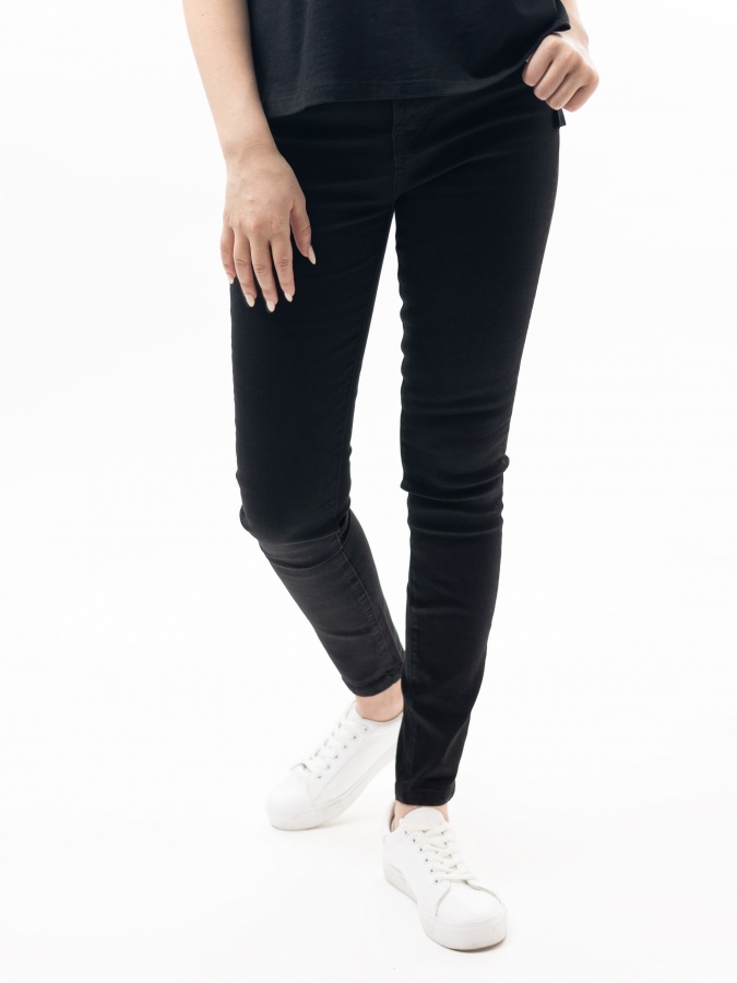Qora 32 ayollar jinsi  SS23WES292