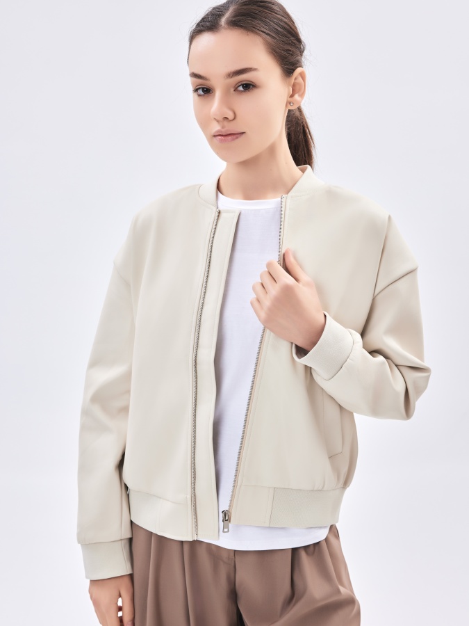 Ayollar shamolbardoshining o'rtacha uzunligi Whisper White M AW23WYN-24002