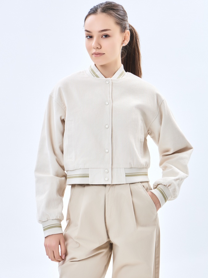 Ayollar shamol ishlab chiqaruvchisi qisqa uzunlik Whisper White L  AW23WBA-52013