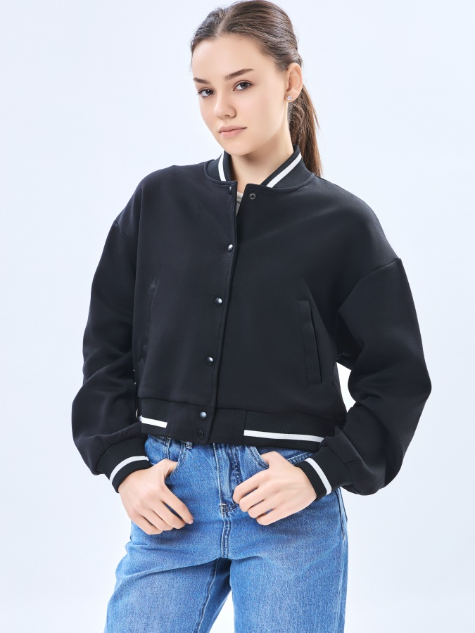 Ayollar shamol ishlab chiqaruvchisi qisqa uzunlikdagi qora S AW23WBS-27041