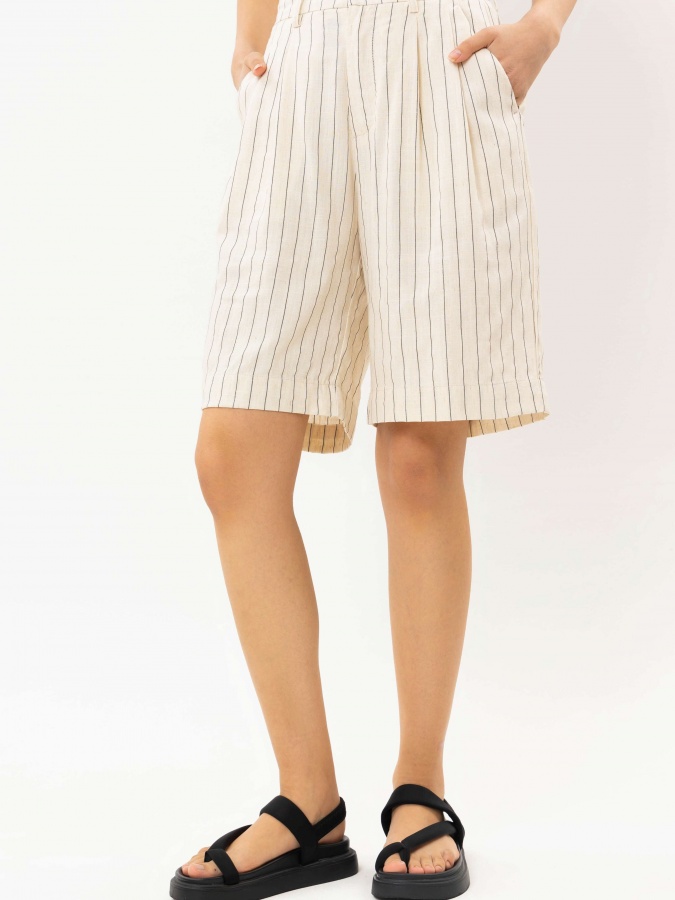 Beige m ayollar shortilari  SS25WES-21546