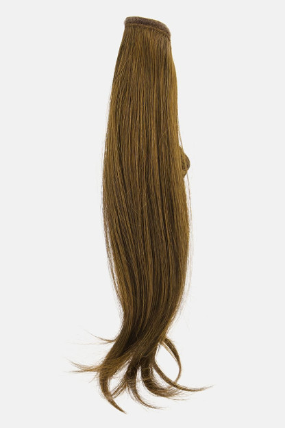 Ko'rinmas tekis Ponytail soch turmagi, mis jigarrang