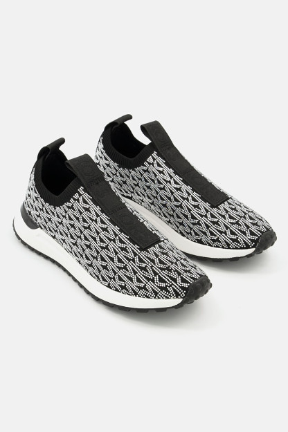 Ayollar uchun tasodifiy slip-on poyabzal, tanasi bezatilgan, qora / kumush
