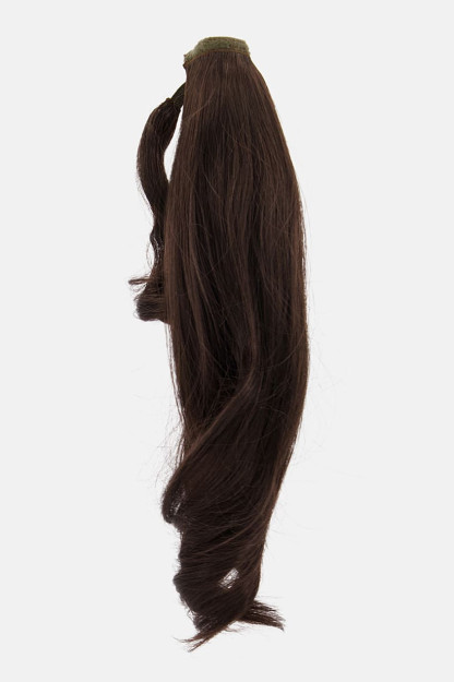 Ko'rinmas tekis Ponytail soch turmagi, quyuq qoshlar