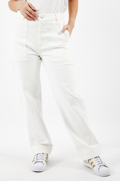 Oddiy Denim kesilgan ayollar monofonik jinsi shimlar, oq