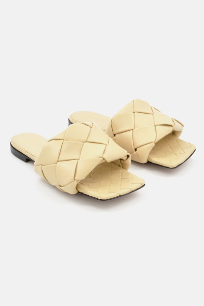 Brend logotipi bilan ayollar uchun tekis slip-on, bej