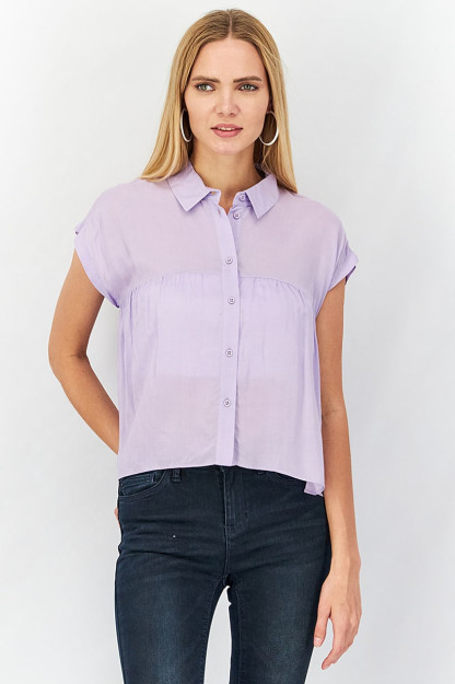 Ayollar uchun oddiy yengsiz bluzka ochiq bo'yinli, lilac