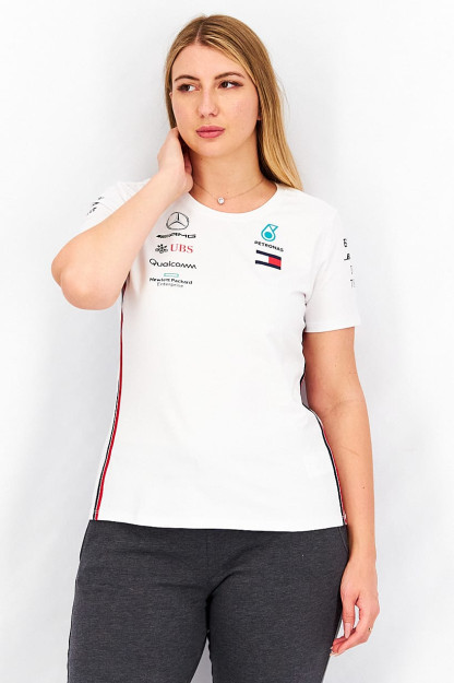 Ayollar uchun bo'yinbog'li sport kiyimlari, Mercedes AMG Petronas F1 futbolkasi, oq