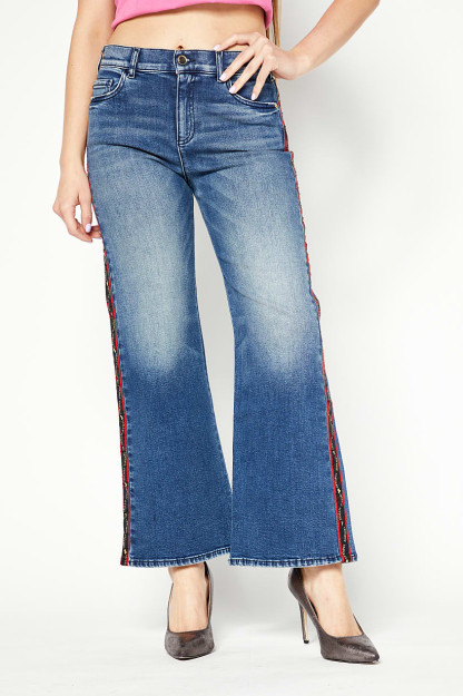 Oddiy ko'k kesilgan ayollar yuvilgan Denim shimlari