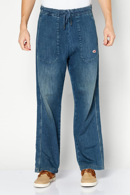 Oddiy ko'k kesilgan yuvilgan denimdan erkaklar keng shimlari