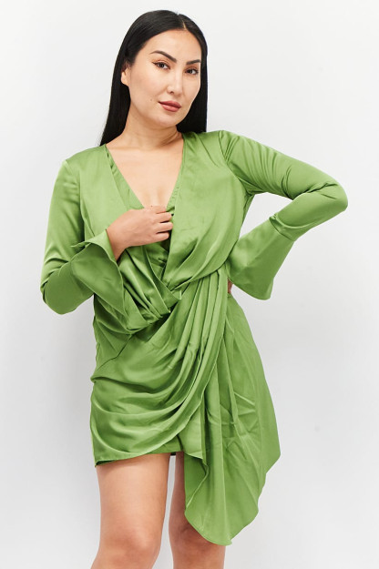Yashil rangdagi ayollar drape mini libosi