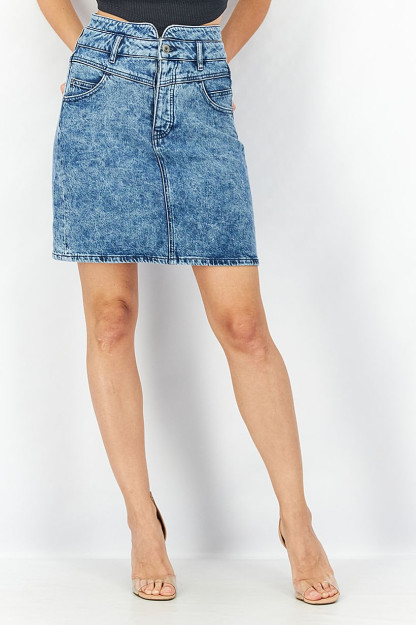 To'q ko'k rangdagi ayollar yuvilgan Denim mini yubka