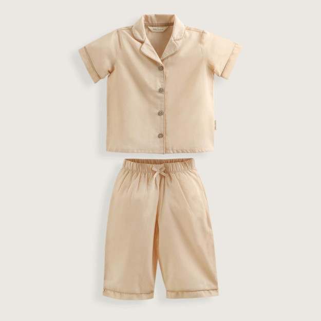Yuqori va pastki qismida yoqali pijama ko'ylak bej