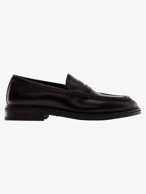 Jigarrang charm loaferlar, tepasida 42 ta tasma bor