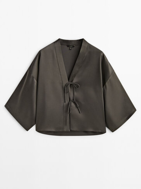Atlas kimono bluzka bilan bog'langan L