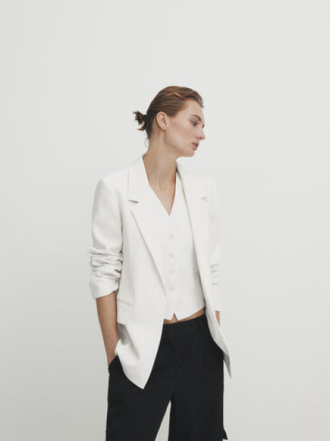 36 cho'ntak bilan jihozlangan Blazer