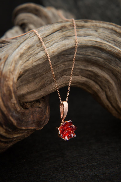 Серебряное Ожерелье Модель Цветок Лотоса с Красным Камнем PP3267 Larin Silver PP3267|Золотистый2
