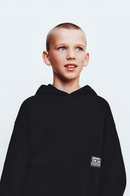 СПОРТИВНАЯ ТОЛСТОВКА С ОТРАЖАЮЩИМ ПРИНТОМ 11-12 years (152 cm)
