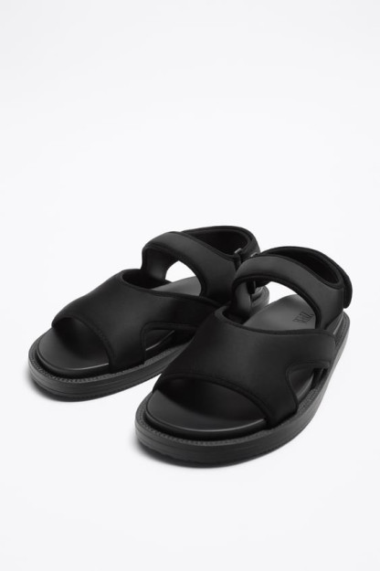 Erkaklar uchun monoxrom texnik sandallar ZARA 44