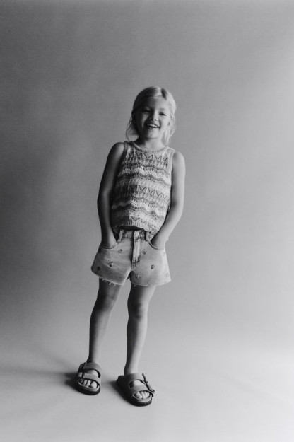 ДЖИНСОВЫЕ ШОРТЫ-БЕРМУДЫ С ВЫШИТЫМИ ЦВЕТАМИ 4-5 years (110 cm)