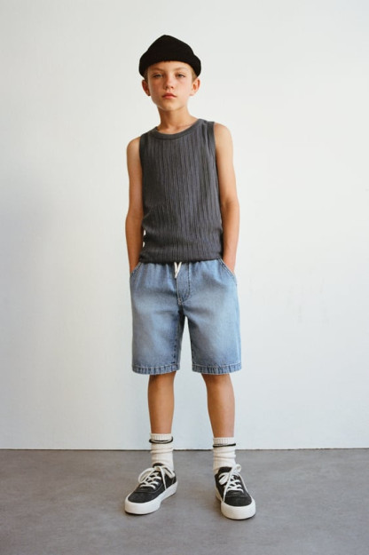 СТРУЯЩИЕСЯ ВЫЦВЕТШИЕ ДЖИНСОВЫЕ ШОРТЫ-БЕРМУДЫ 11-12 years (152 cm)