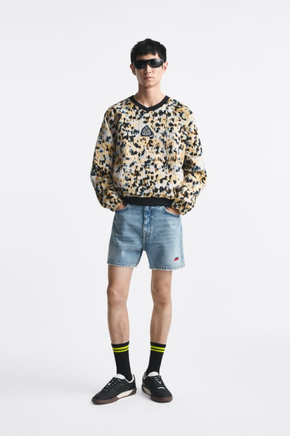 ЖАККАРДОВАЯ ТОЛСТОВКА С ПРИНТОМ НА ПАМЯТЬ X RHUIGI - ОГРАНИЧЕННОЕ ИЗДАНИЕ L-XL (US L-XL)