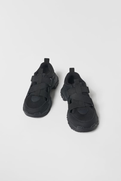 Ochiq texnologik krossovkalar ZARA 35