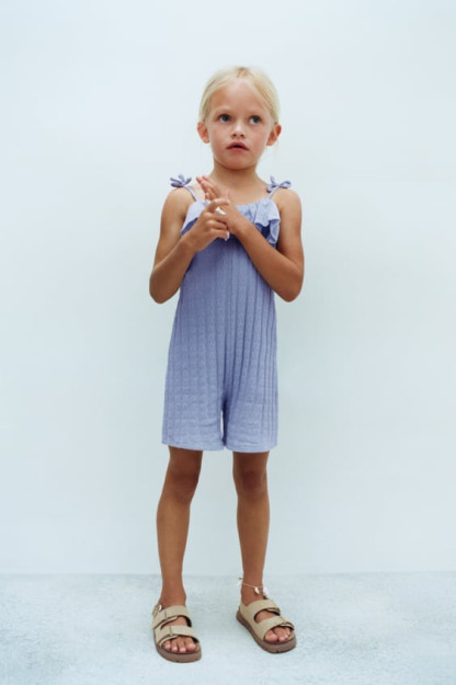 ТЕКСТУРИРОВАННЫЙ КОМБИНЕЗОН С ОБОРКАМИ 4-5 years (110 cm)