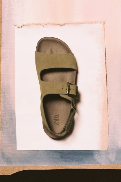 ДЕТСКИЕ/ КОЖАНЫЕ САНДАЛИИ С ПРЯЖКАМИ 39 (24,9 cm)
