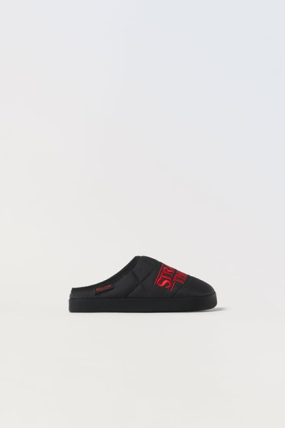 Notanish narsalar TM © NETFLIX SLIPPERS 34/35 (22,3 sm)