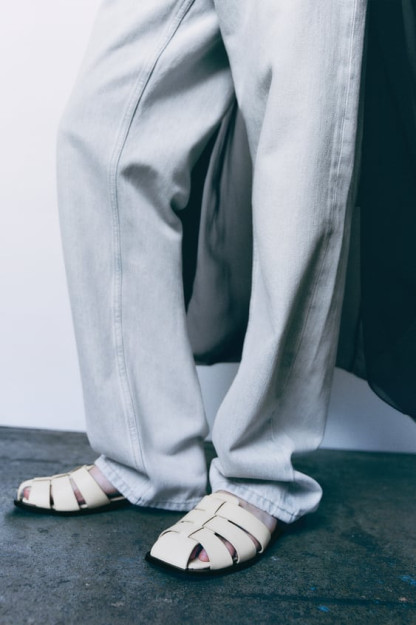 YASSI TERIDAN TIKILGAN SANDAL 40