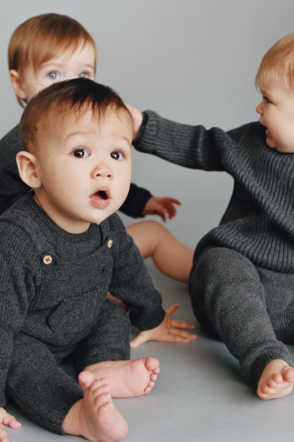 ВЯЗАНЫЕ НАВОЗНЫЕ МЕШКИ С КАРМАНОМ 9-12 months (80 cm)