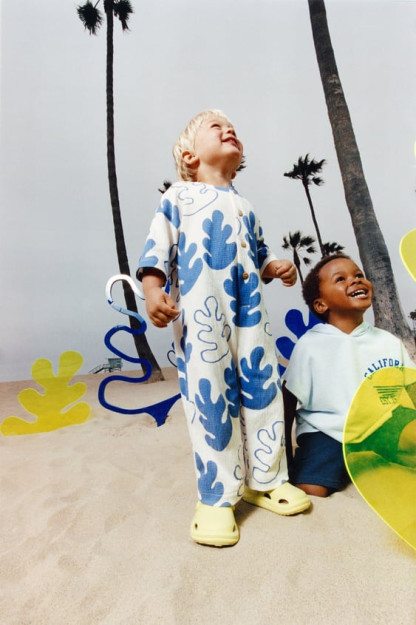 КАЛИФОРНИЙСКАЯ ТИСНЕНАЯ ФУТБОЛКА С КАПЮШОНОМ 5-6 years (116 cm)
