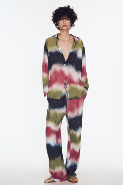 TIE-DYE S BOSILGAN FUTBOLKA