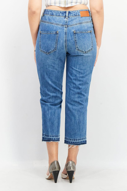 Jinsi shimlar va baland poshnali qizlar