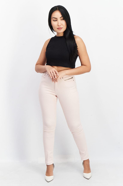 Birinchi jinsiy aloqada mushukimni qirqishim kerakmi? Astrid bilan jinsiy aloqa haqida porno video