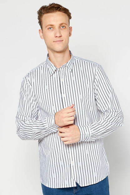 Erkaklar mashinada chayqaladi