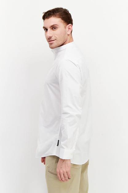 Ular uni pornoga majburlashdi Mushukni masturbatsiya qilishning yaqindan olingan videosi