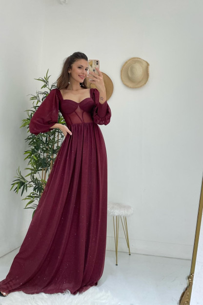 It uslubida tender mushuk bilan mulatto ayol It uslubida tender mushuk bilan mulatto ayol