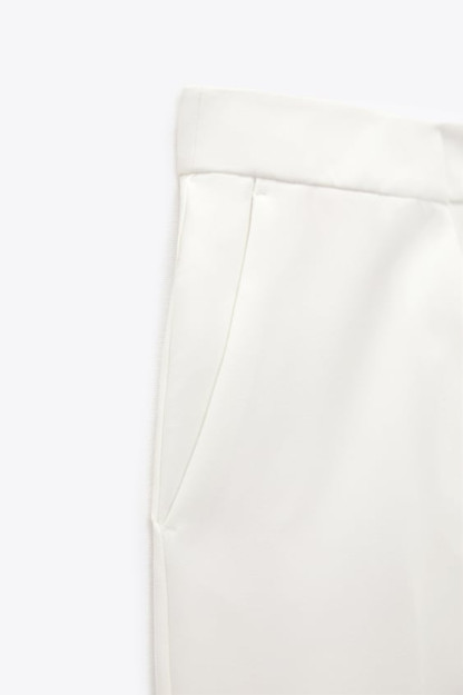 Qizlar hayratda qoladilar va kutilmaganda ozlarining pussieslarida bolishadi.