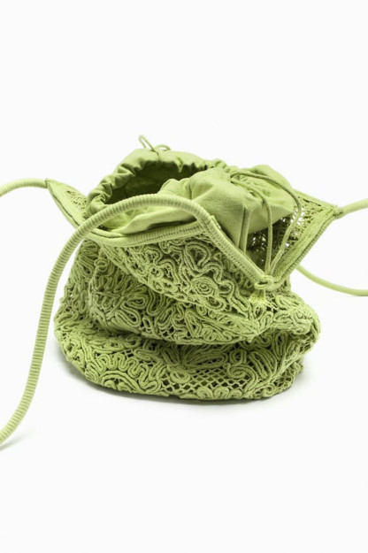 Xotinim bilan uchlik qilishga harakat qilyapman Juda yosh pornoning yonish hissini his qildim