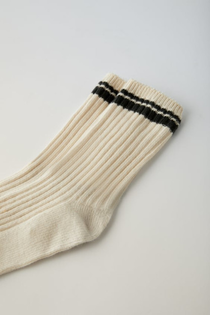 Uxlayotgan bokira qiz bilan jinsiy aloqa Tasmali xotin va erini sikadi