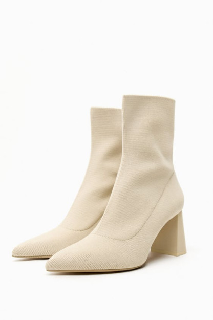 Uy ishtirokchilarining yalangoch fotosuratlari